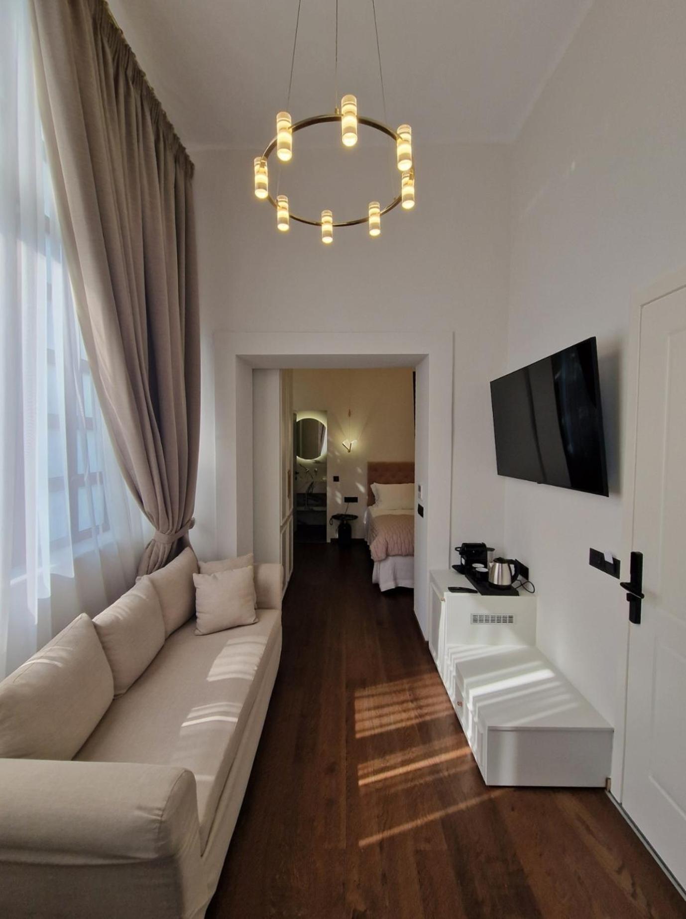 Jensen Luxury Suites Rhodes City ภายนอก รูปภาพ